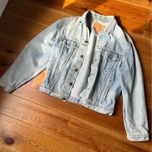 Levi’s light wash distressed vintage denim jacket